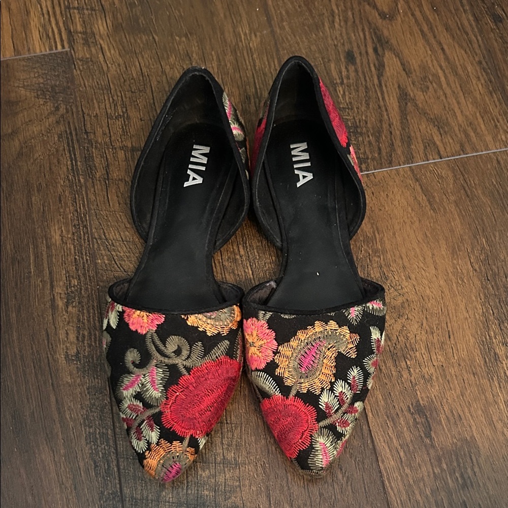 MIA Women's Black Flats with Red and Pink Embroidery